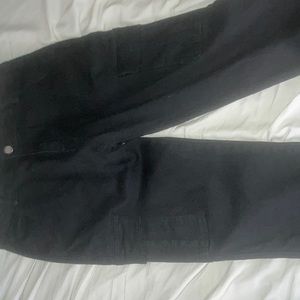 It’s a black relaxed jean. A medium size